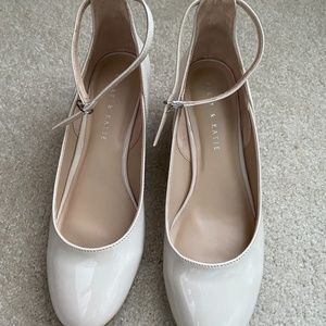 WOMAN’S Dress Shoes SIZE 8